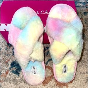 New crossover Slippers Girls size 4/5